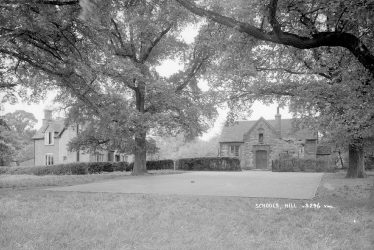 Leamington Hastings.  Schools Hill