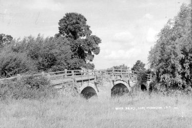 Long Itchington.  River Itchen, showing bridge