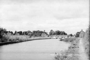 Long Itchington.  Grand Union Canal and locks