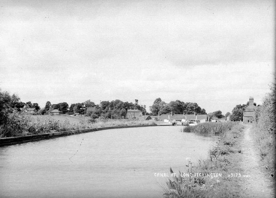The Grand Union canal, locks and cottages, Long Itchington.  1960s |  IMAGE LOCATION: (Warwickshire County Record Office)