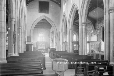 Newbold on Avon.  Church interior
