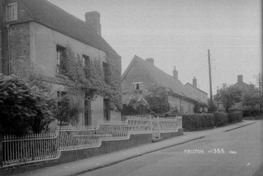 Pailton.  Cottages