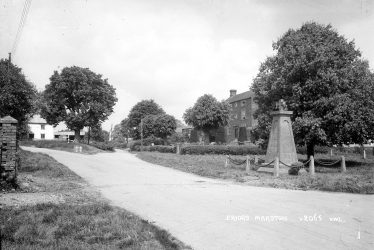 Priors Marston.  War Memorial