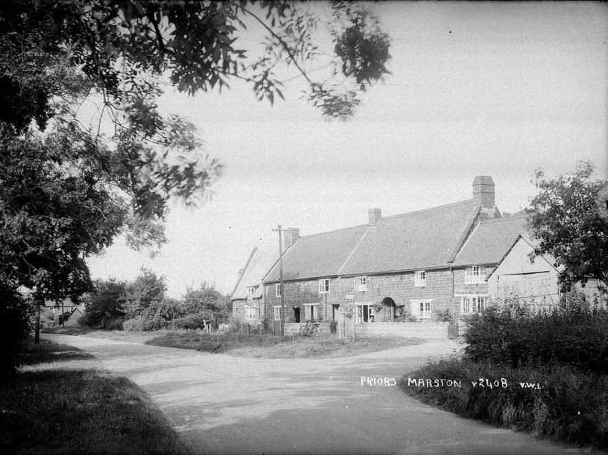 Cottages in Priors Marston.  1950s |  IMAGE LOCATION: (Warwickshire County Record Office)
