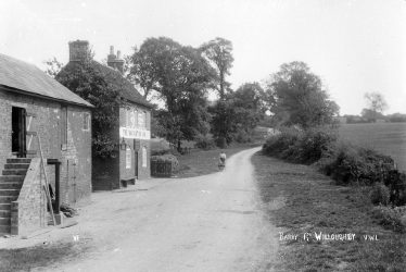 Willoughby.  Navigation Inn