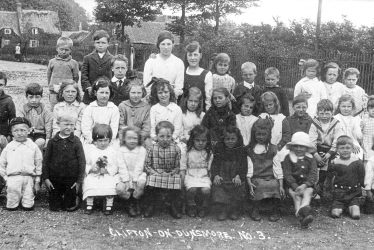 Clifton upon Dunsmore.  School group