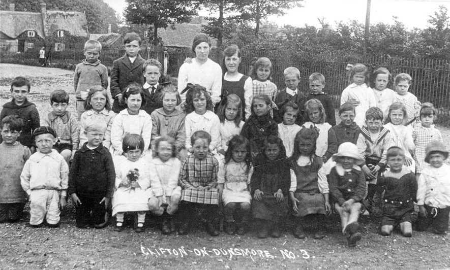 School group, Clifton upon Dunsmore.  1930s |  IMAGE LOCATION: (Warwickshire County Record Office)