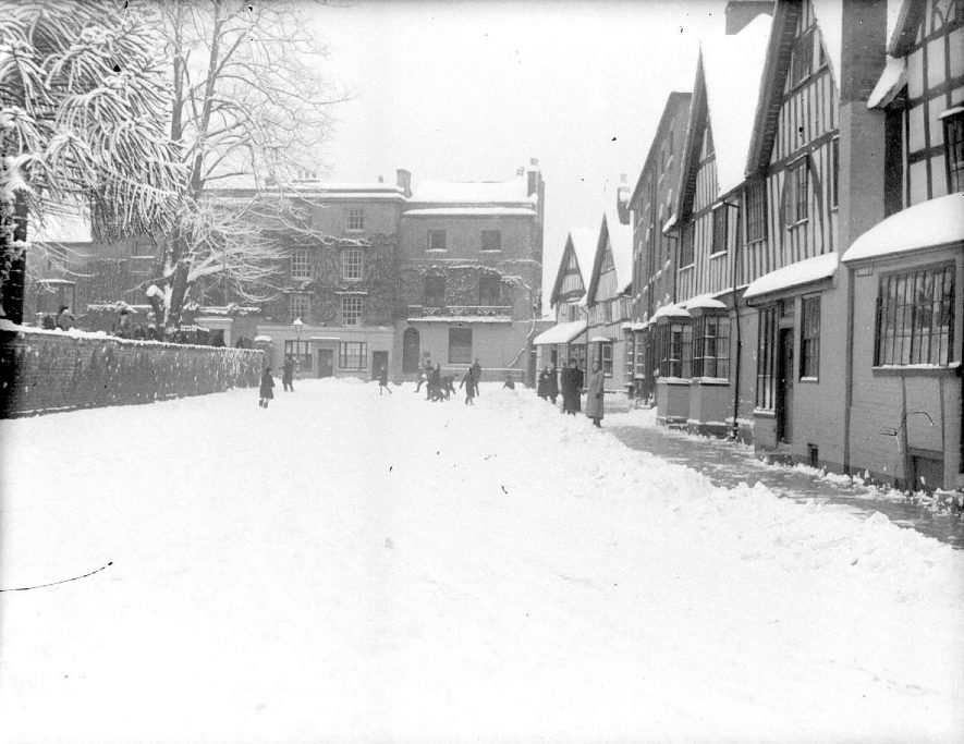 Church Street, Alcester, under snow.  1930s |  IMAGE LOCATION: (Warwickshire County Record Office)