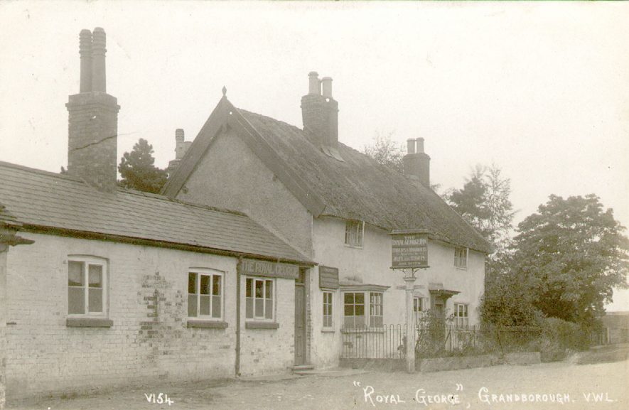 The Royal George Inn at Grandborough.  1920s |  IMAGE LOCATION: (Warwickshire County Record Office)