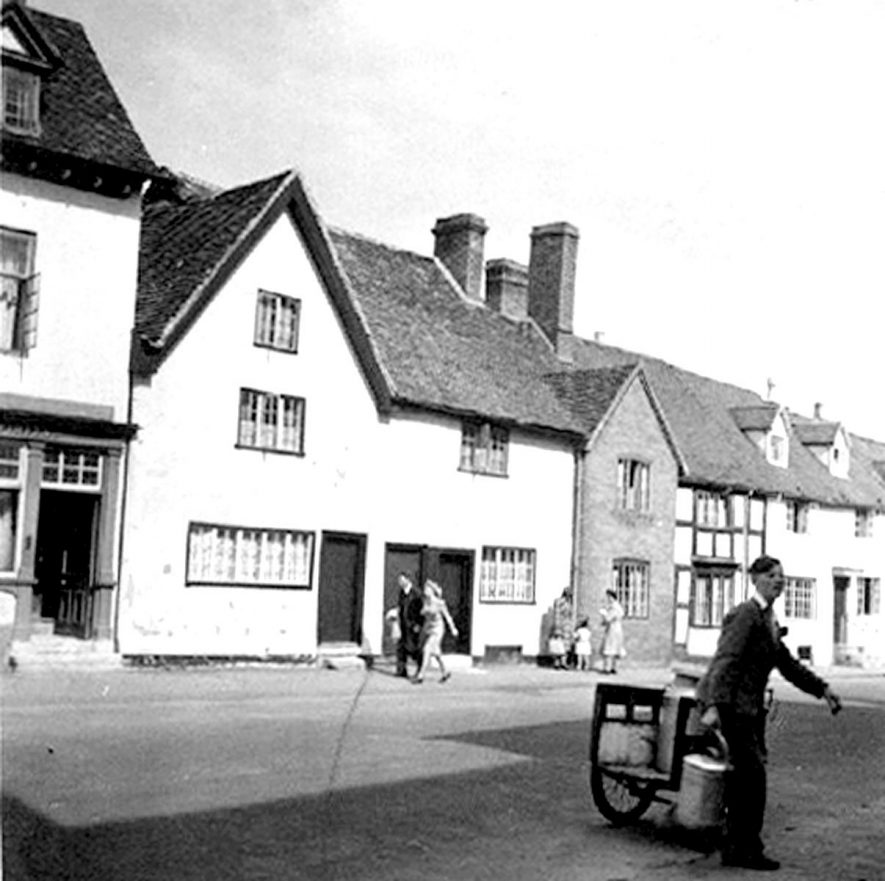 Henley Street, Alcester.  1920s |  IMAGE LOCATION: (Warwickshire County Record Office)