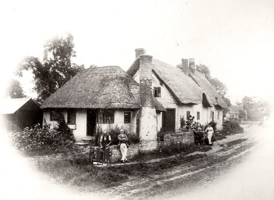 Cottages in Welford on Avon.  1890s |  IMAGE LOCATION: (Warwickshire County Record Office)