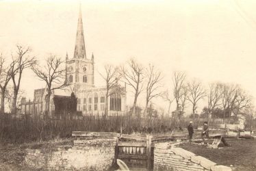Stratford upon Avon.  Holy Trinity Church from the lock