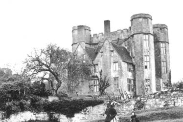 Kenilworth.  Castle, Leicester's Gatehouse