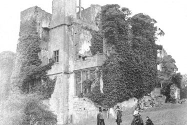 Kenilworth.  Castle, Leicester's Buildings