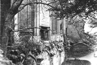 Kenilworth.  Castle, fireplace in Banquet Hall