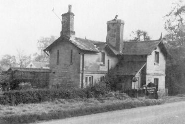Warwick.  Guy's Cliffe, gate tollhouse