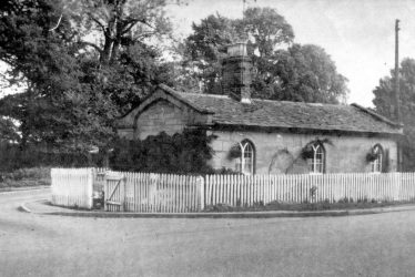 Warwick.  Banbury Road, Warwick Gate tollhouse
