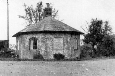 Weethley.  Weethley Gate Tollhouse