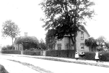 Alderminster.  Village scene