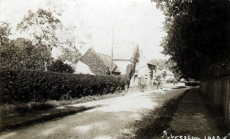 Alveston in the 1910s |  IMAGE LOCATION: (Warwickshire County Record Office)