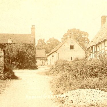 Ardens Grafton.  Village scene
