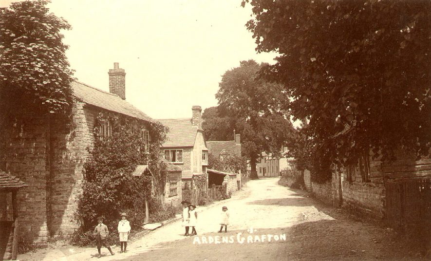 Ardens Grafton a street scene.  1910s |  IMAGE LOCATION: (Warwickshire County Record Office)