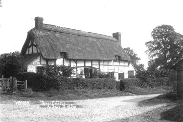 Ardens Grafton.  Manor Cottage