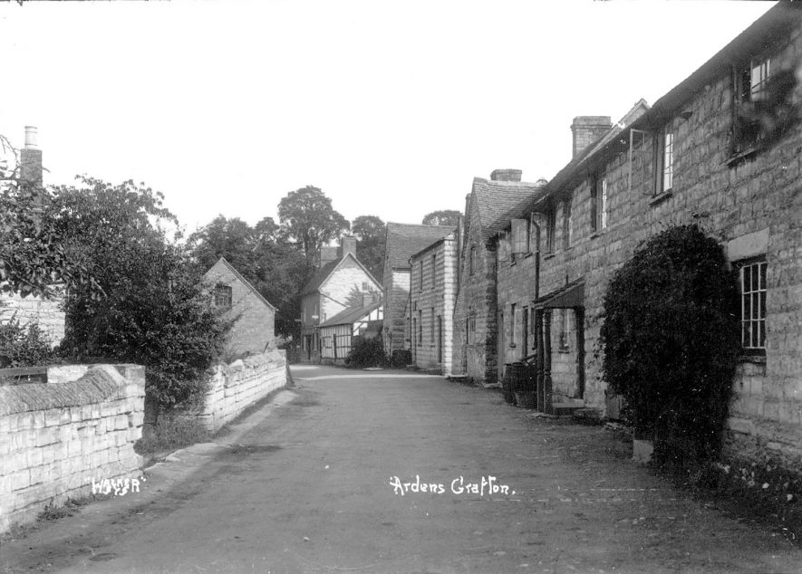 A street in Ardens Grafton.  1920s |  IMAGE LOCATION: (Warwickshire County Record Office)