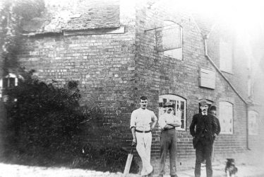 Ashorne.  Cottage Tavern