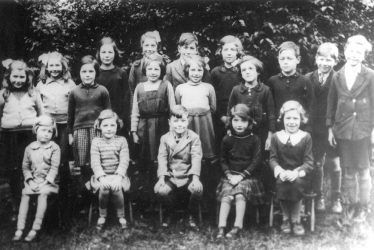 Ashorne.  School children