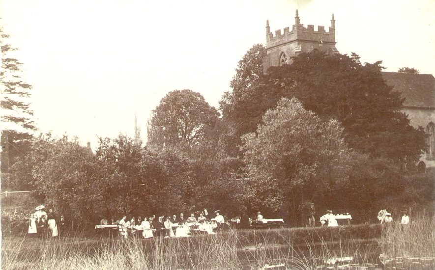 A tea party on the banks of the River Avon at Ashow.  1900s |  IMAGE LOCATION: (Warwickshire County Record Office)