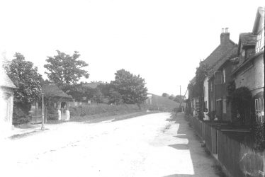 Beaudesert.  Village lane
