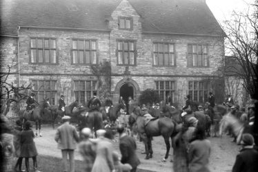 Billesley.  Hunt Meet