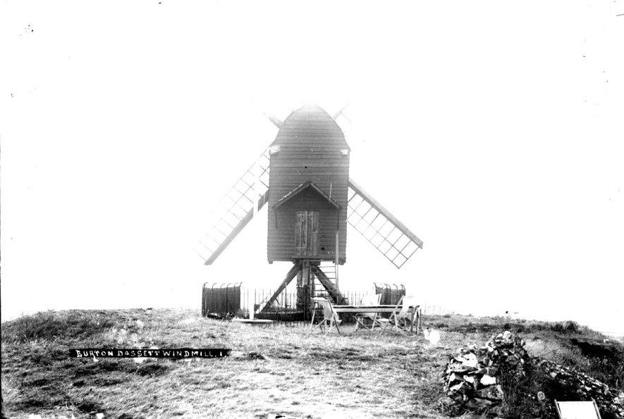 Burton Dassett windmill.  1900s |  IMAGE LOCATION: (Warwickshire County Record Office)