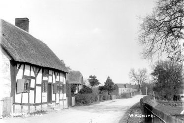 Hampton Lucy.  Thatched timbered cottage