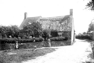 Ilmington.  Thatched cottage