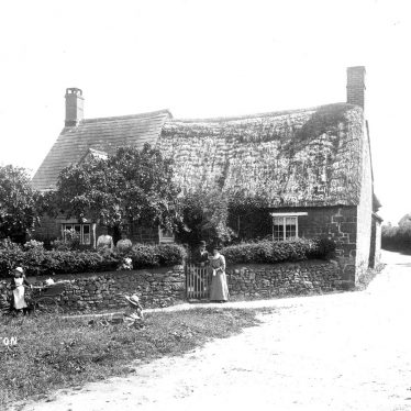 Ilmington.  Thatched cottage