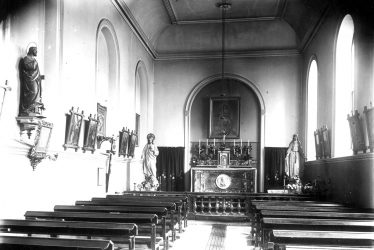 Foxcote.  Foxcote House chapel, interior