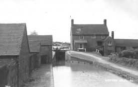 The Folly Locks, Oxford Canal; view from the north.  1950s |  IMAGE LOCATION: (Warwickshire County Record Office)