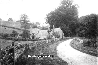 Lighthorne.  Thatched cottages