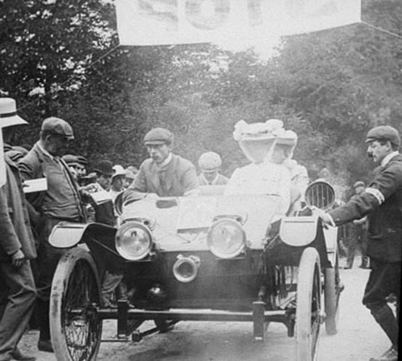 Edgehill. Motor car rally - Our Warwickshire