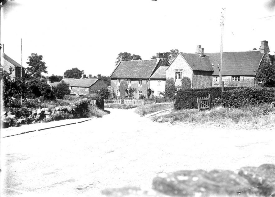 View of the village of North End.  1910s |  IMAGE LOCATION: (Warwickshire County Record Office)
