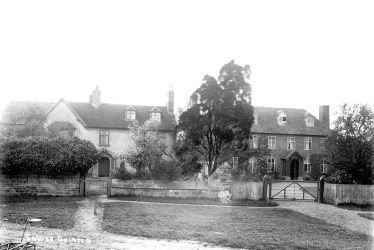 Quinton, Lower.  Houses
