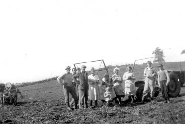 Cubbington.  Potato picking at Old Ridge