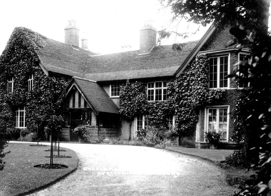 Exterior of The Old Manor House, Stretton-on-Dunsmore.  1930s |  IMAGE LOCATION: (Warwickshire County Record Office)