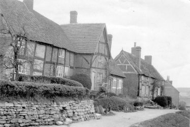 Stoneleigh.  Timbered houses