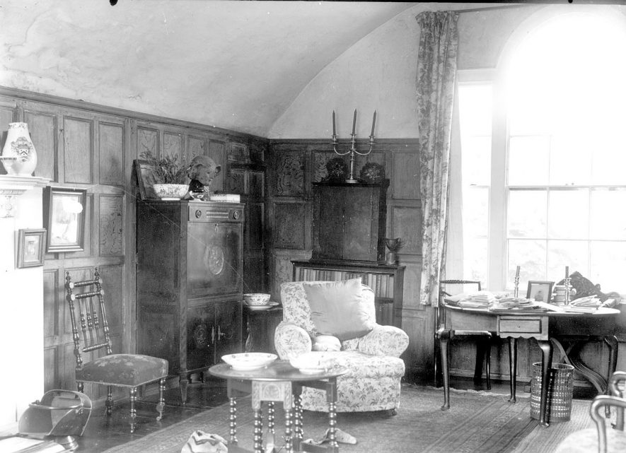 Interior view of one of the rooms in Alveston Manor.  1920s |  IMAGE LOCATION: (Warwickshire County Record Office)