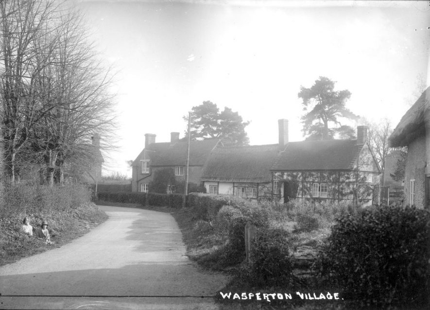 Wasperton village scene.  1930s |  IMAGE LOCATION: (Warwickshire County Record Office)