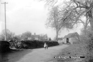 Wasperton.  Village street