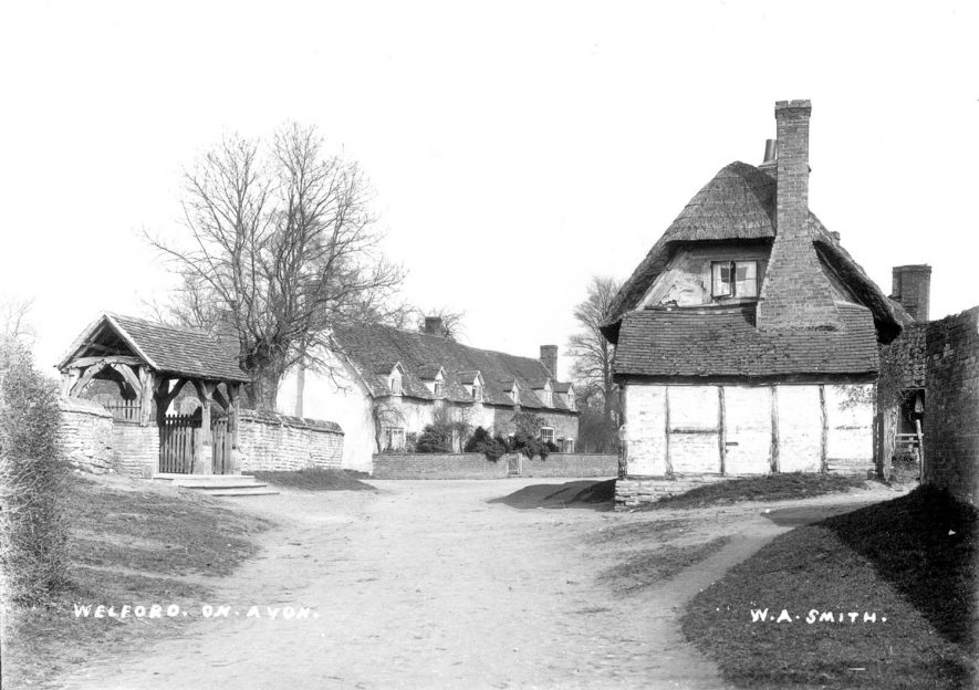 Lych gate and cottages in Welford on Avon.  1900s |  IMAGE LOCATION: (Warwickshire County Record Office)